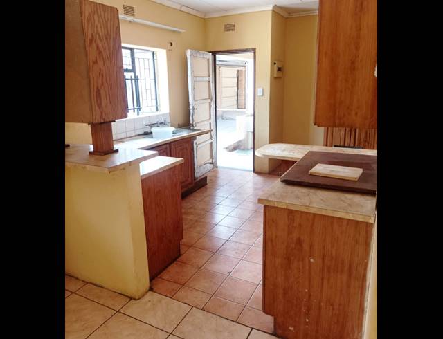 3 BEDROOM HOUSE SOLD IN VANDERBIJLPARK CW 4